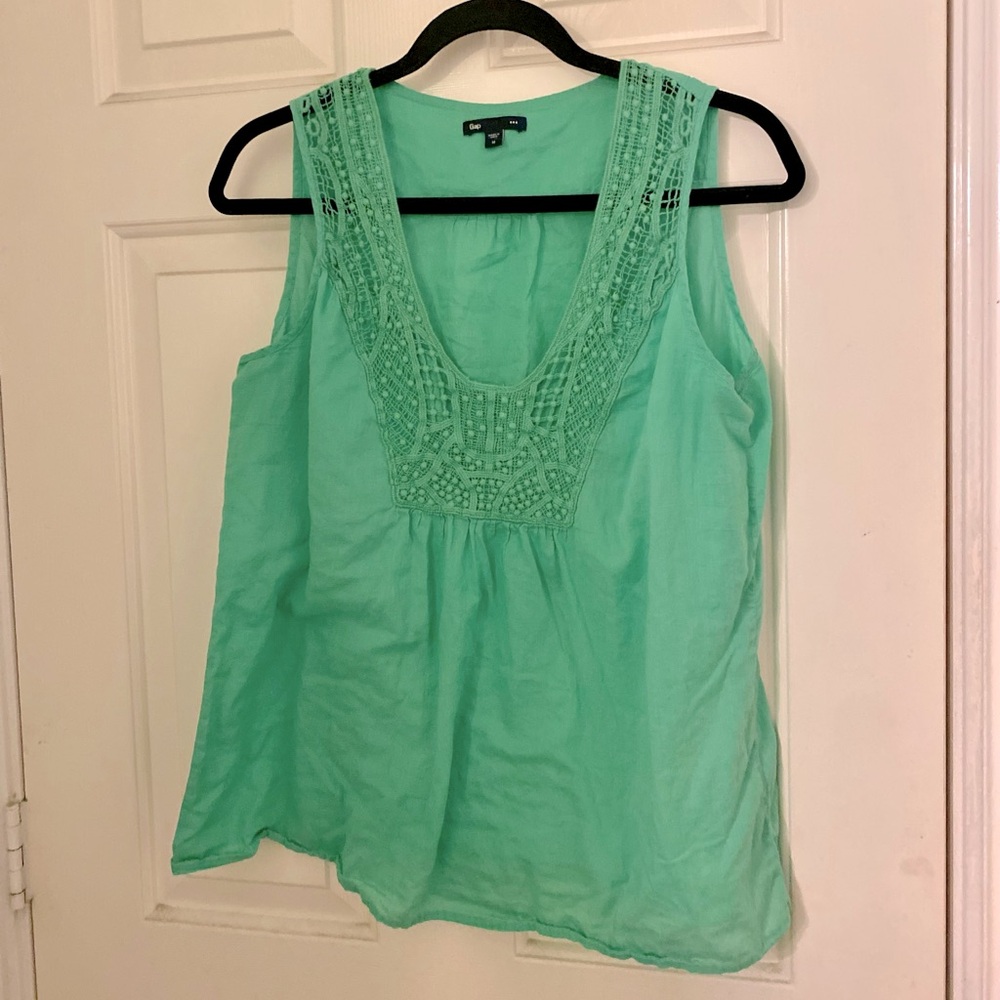 Gap green sleeveless crochet top size Medium